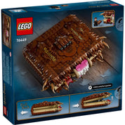 LEGO Harry Potter: Szörnyek szörnyű könyve (76449) – doboz hátlapja, a könyv részleteivel és visszahúzható funkcióval bemutatva.