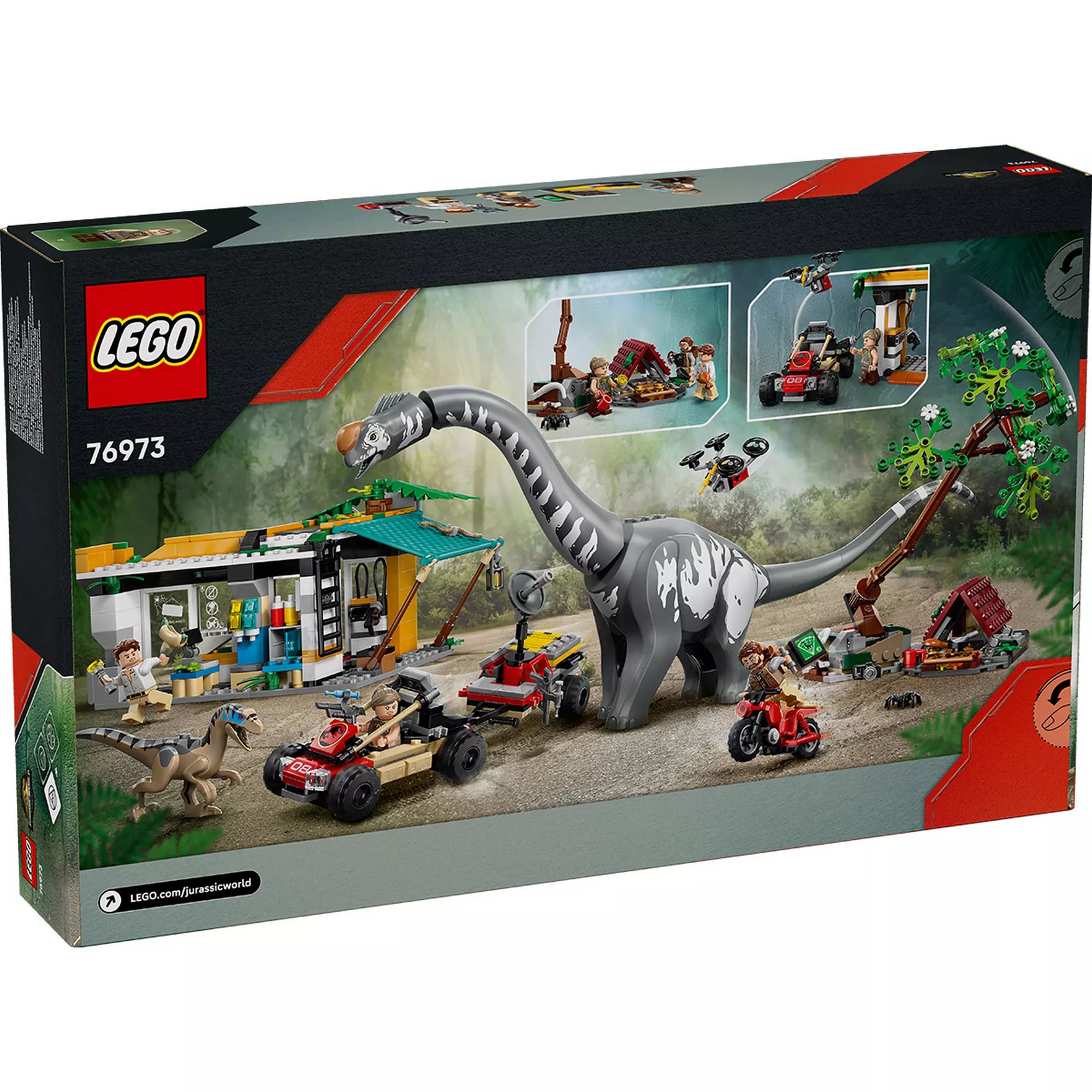 „A LEGO 76973 készlet dobozának hátoldala, külön jelenetképekkel a funkciókról: a lehajtható fa mechanizmusa, a drón, a járművek, valamint a Titanosaurus és Velociraptor figurák akcióban.”