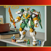 LEGO Ninjago: Lloyd titánpáncélja a 15. évfordulóra 71860, 1293 darabos – a részletgazdag titán mech modell polcon kiállítva Lloyd és további Ninjago minifigurákkal.