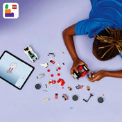 Felülnézeti építés a LEGO Sonic the Hedgehog: Silver autója Knuckles monster truckja ellen, 77118, 378 darabos készlet elemeivel.