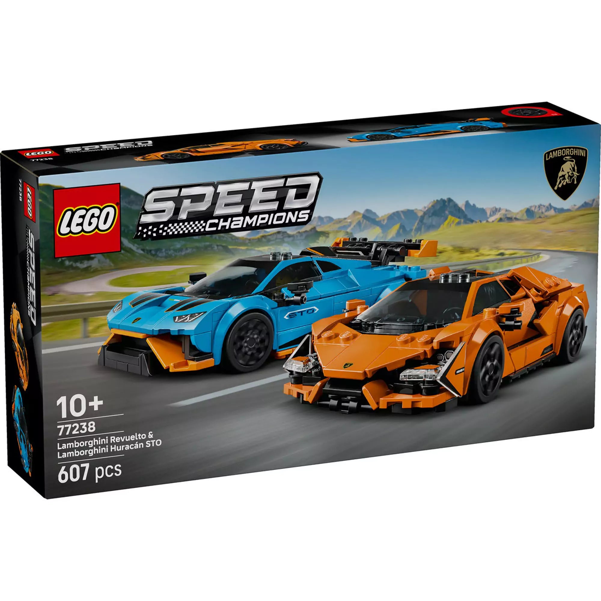 A LEGO Speed Champions 77238 készlet doboza, amelyen a kék Lamborghini Huracán STO és a narancssárga Lamborghini Revuelto versenyzik a háttérben hegyekkel.