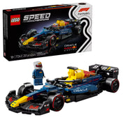 LEGO Speed Champions Oracle Red Bull Racing RB18 (77243) – A készlet doboza, az összerakott F1-es versenyautó és a pilóta minifigura egy képen.