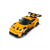 A LEGO Porsche 911 GT3 RS (77239) felülnézetből, kiemelve az ikonikus motorháztetőt és a hátsó légterelőt.