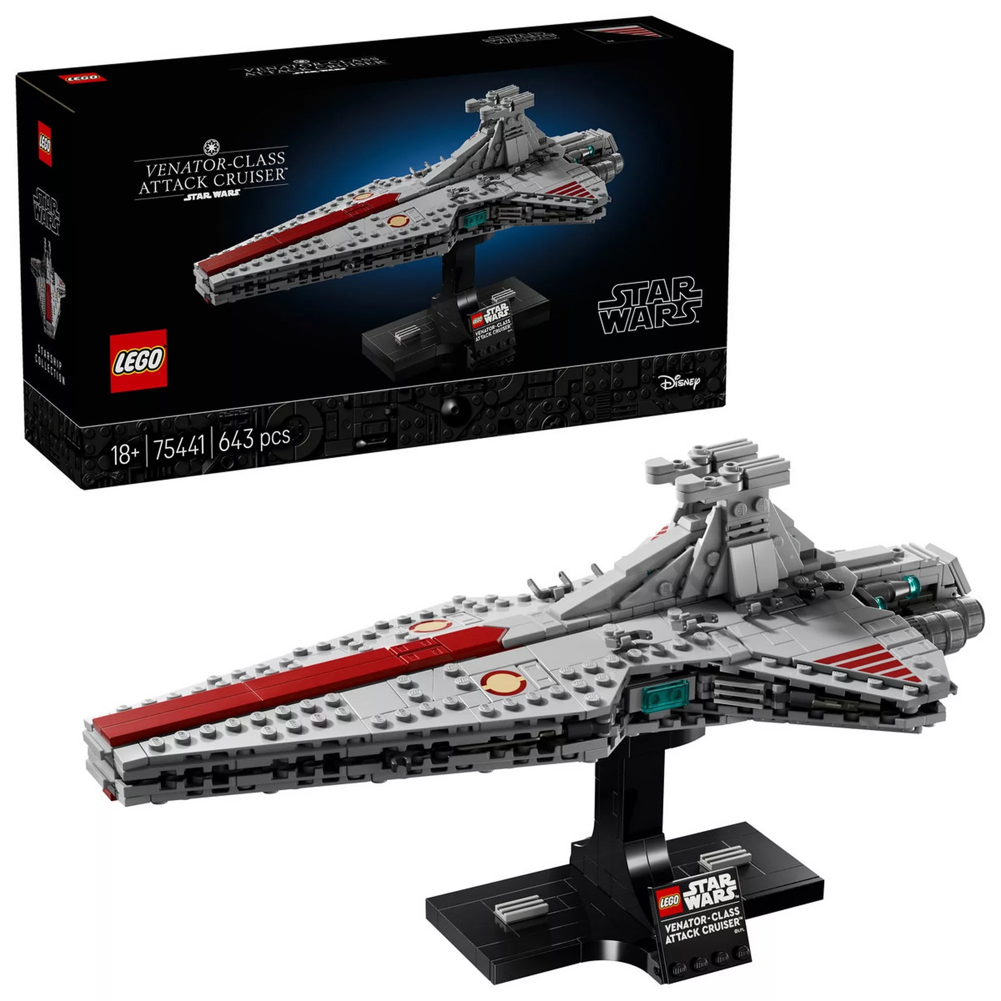 LEGO Star Wars 75441 Venator-osztályú támadó cirkáló készlet a dobozzal együtt, a teljesen megépített modell kiállító talapzaton, fehér háttér előtt.
