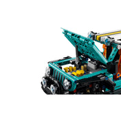 LEGO Technic: Jeep Wrangler Rubicon SUV 42227, 723 darabos modell nyitott motorháztetővel, részletes motorral, első lámpákkal és terepjáró hűtőráccsal.