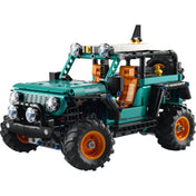 LEGO Technic: Jeep Wrangler Rubicon SUV 42227, 723 darabos részletes terepjáró modell elölnézetből, tetőlámpákkal, nyitott karosszériával és nagyméretű off-road kerekekkel.