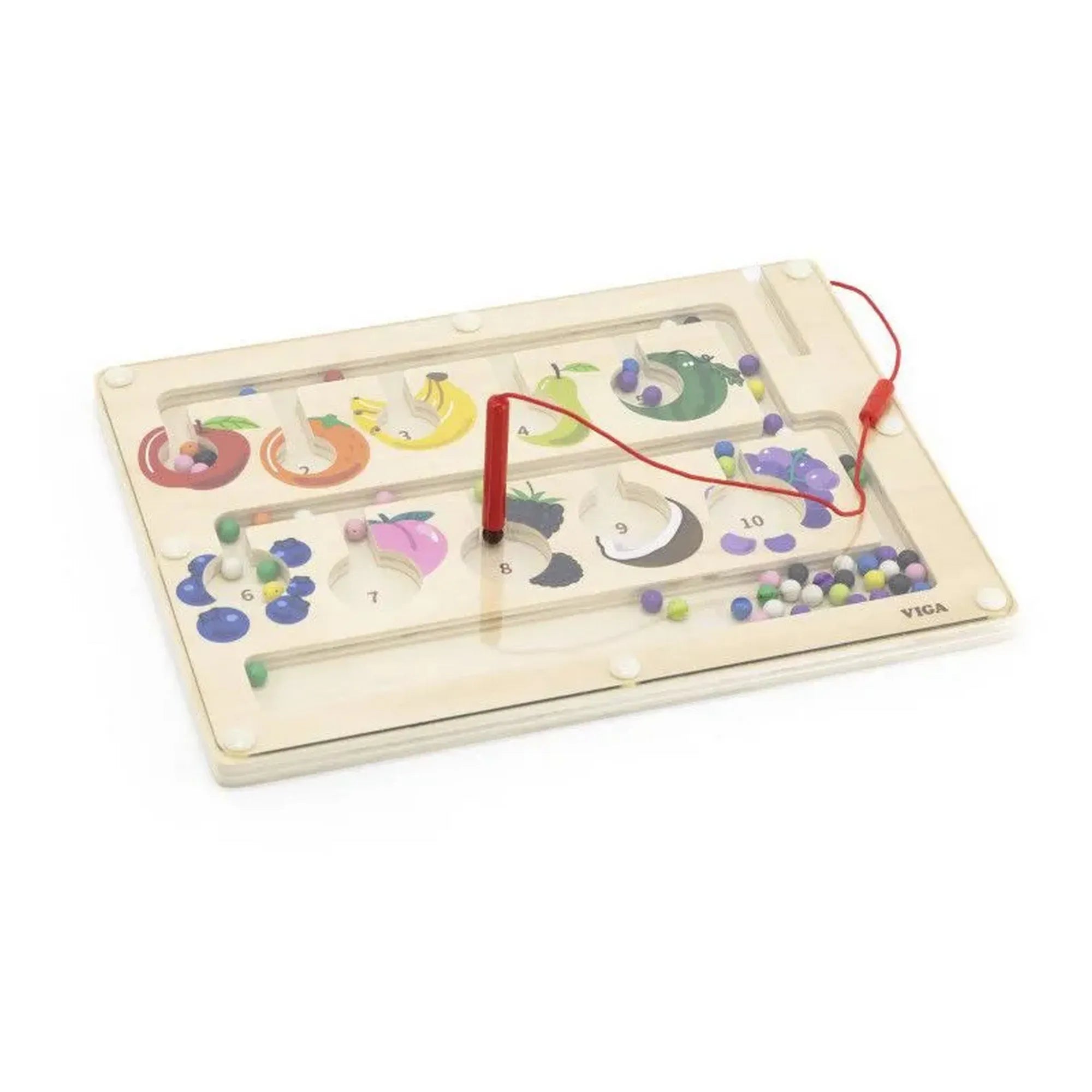 A VIGA mágneses labirintus – számolj és valogasd ki a szineket fa játéktábla, gyümölcsös pályákkal és mágneses pálcával, amely színes golyók vezetésére szolgál.