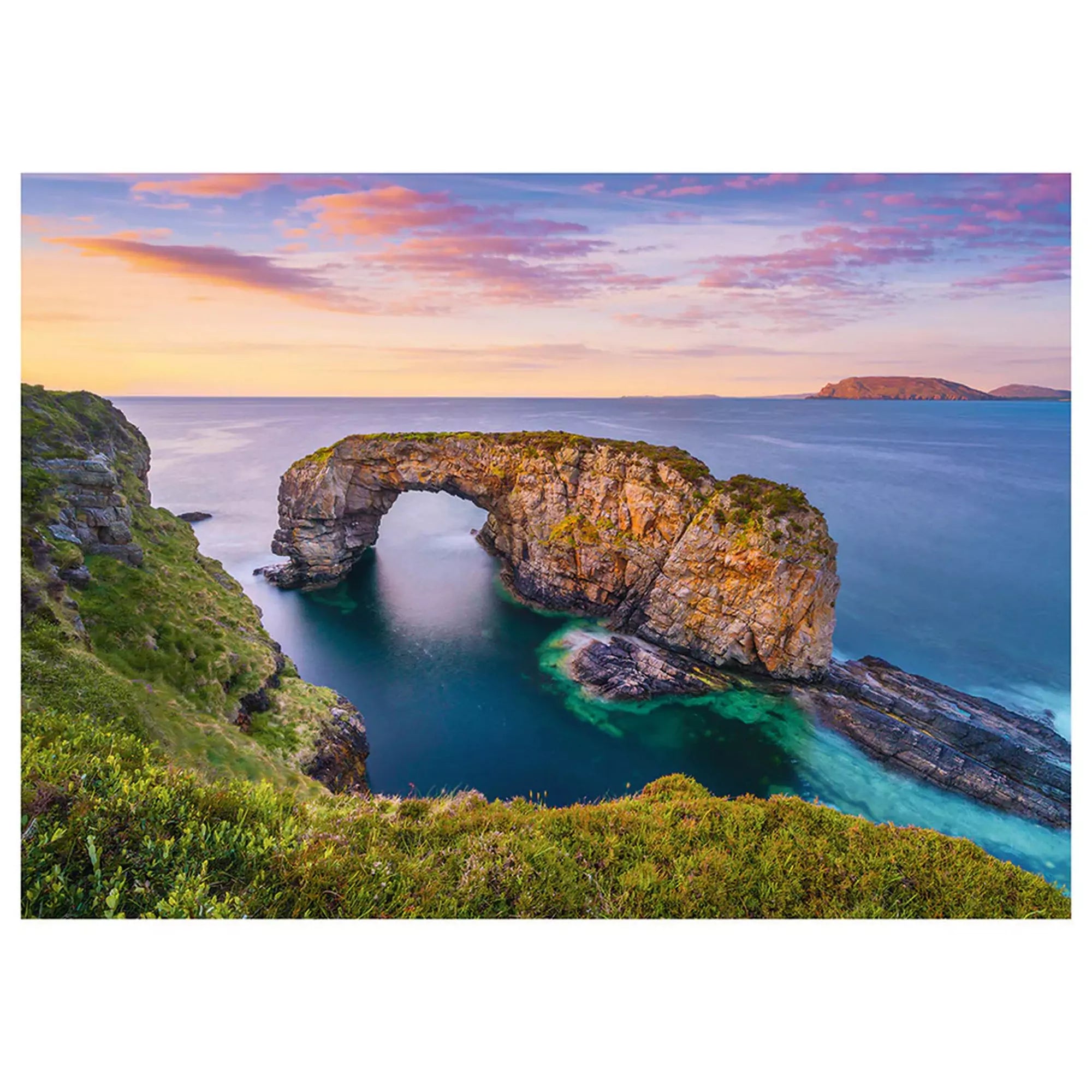 A Puzzle Schmidt Thomas Kinkade Great Pollet Sea Arch, Írország kirakott képe, látványos sziklaíves partvidékkel az Atlanti-óceánnál.