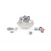 A PolarB Arctic Balance Game felépített egyensúlyozó játéka sarki állatokkal és iglu figurákkal.
