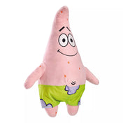 SpongeBob Patrick plüssfigura 3/4-es nézetben, puha rózsaszín plüss testtel és zöld virágos nadrággal.