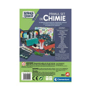 A „Știință și joacă – Primul set de Chimie” hátoldala bemutatja a csomag teljes tartalmát, a kémiai eszközöket, valamint a játék oktató és szórakoztató jellegét hangsúlyozza.