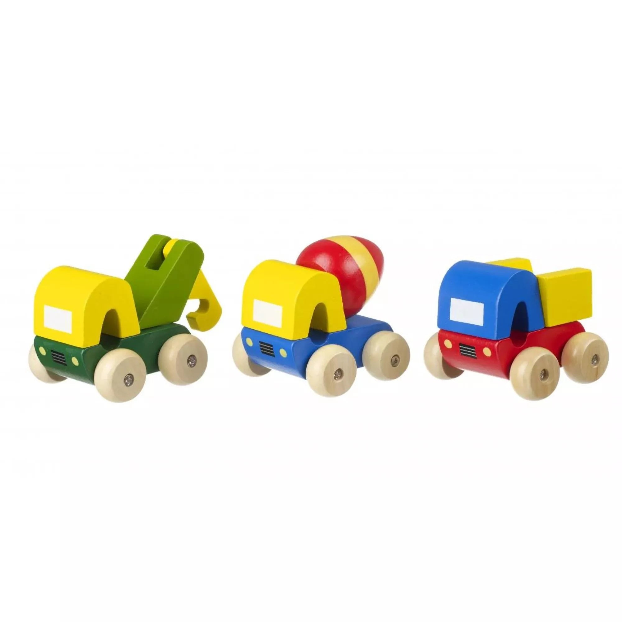 Három színes fa teherautó az Orange Tree Toys kollekciójából: sárga-zöld dömper, sárga-kék betonkeverő és kék-piros teherautó, természetes fa kerekekkel, fehér háttér előtt.
