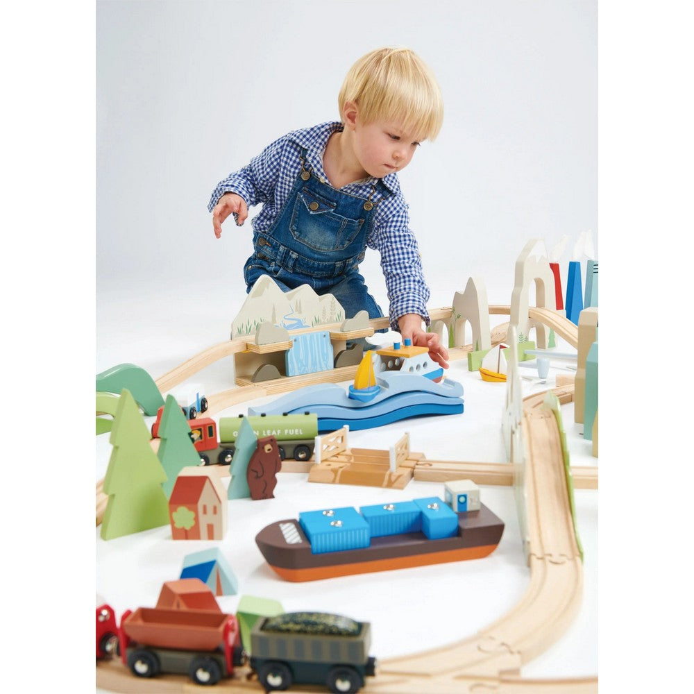 Tender Leaf Toys - Set mare de tren din lemn, 58 piese TL8703