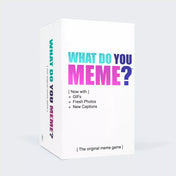 „What Do You Meme? társasjáték új kiadása letisztult fehér csomagolásban, kék és rózsaszín felirattal, GIF-ekkel és új tartalommal.”