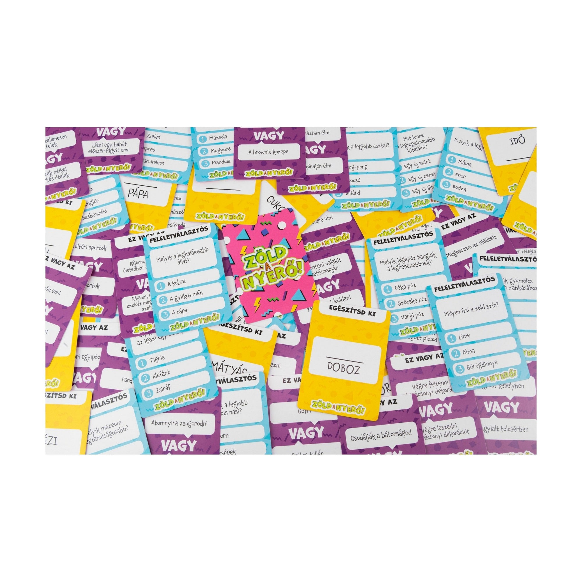 Színes, vidám kártyák a Zöld a nyerő! társasjátékból, különböző feladatokkal és kérdésekkel. A középen elhelyezett „Zöld a nyerő!” kártya kiemeli a játék dinamikus, bulis hangulatát.