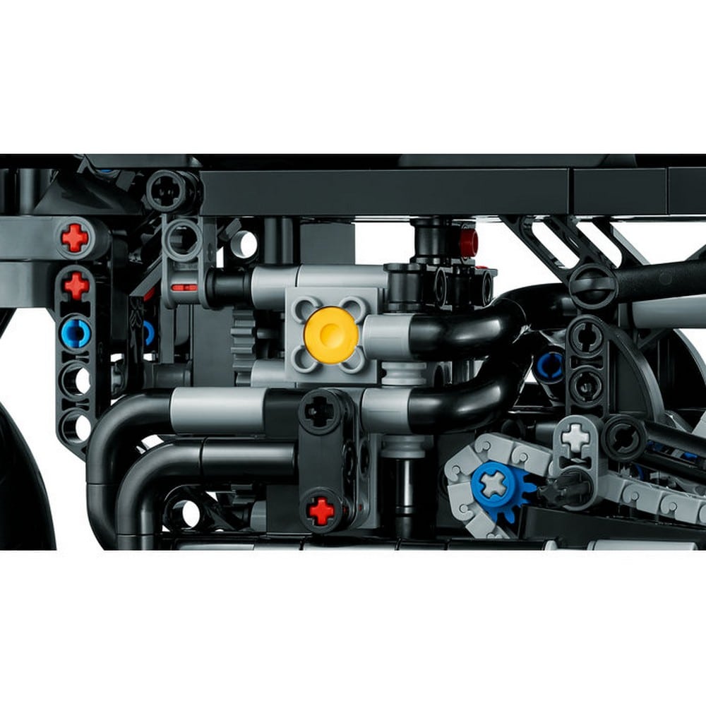 LEGO Technic -  BATMAN – BATCYCLE™ 42155, 641 piese