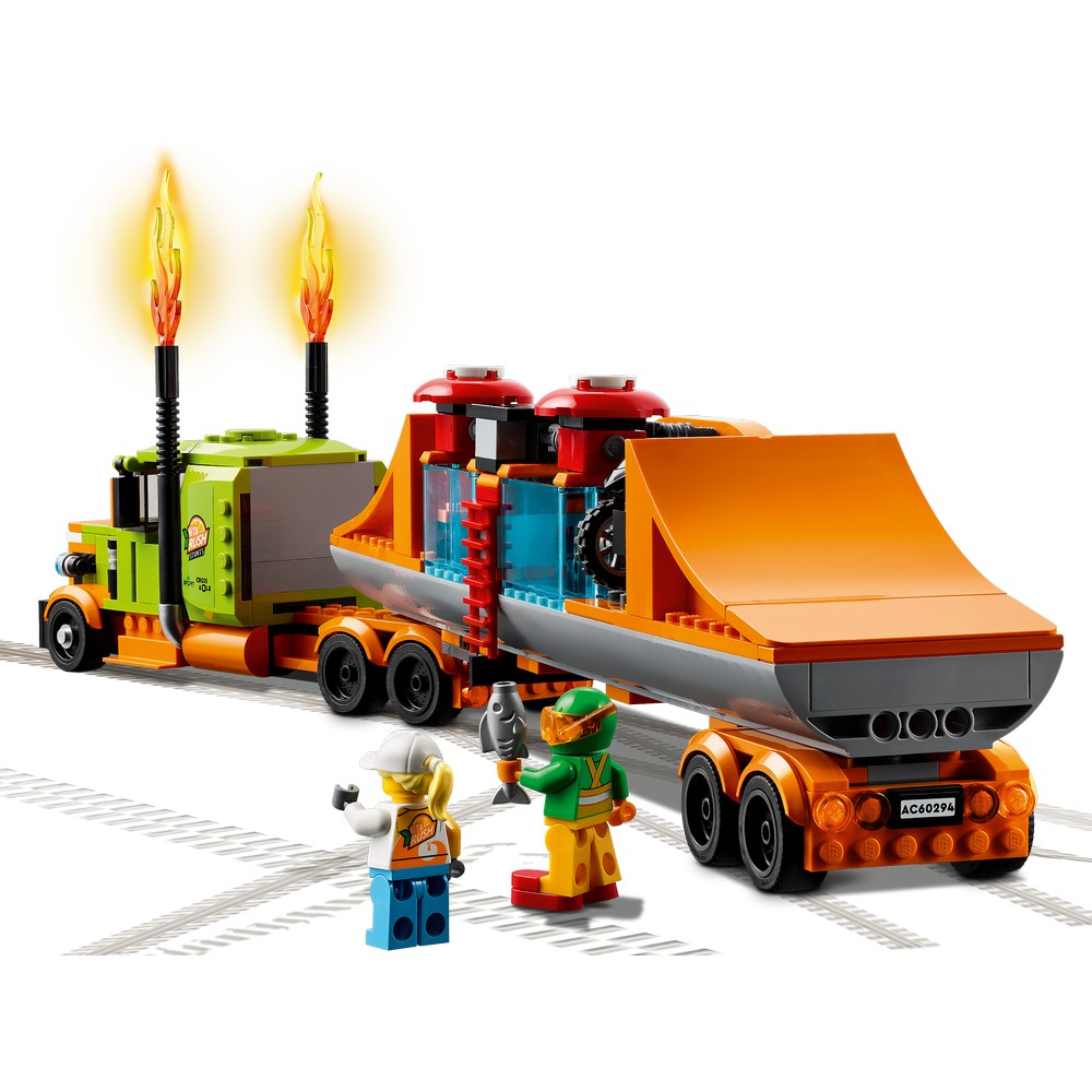 LEGO City -  Camionul de cascadorii 60294, 420 piese