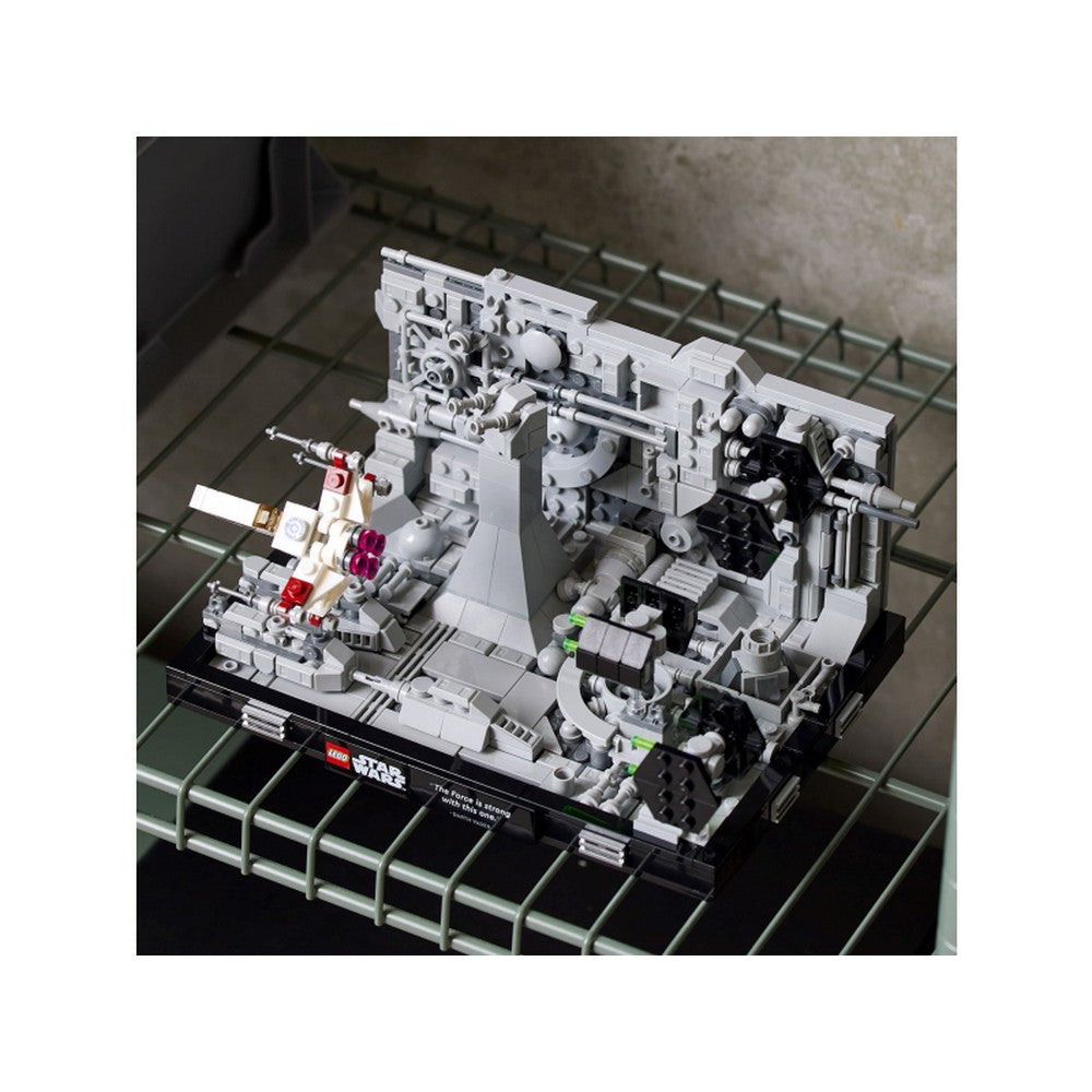 LEGO Star Wars -  Diorama Urmarirea de pe Death Star 75329, 666 piese
