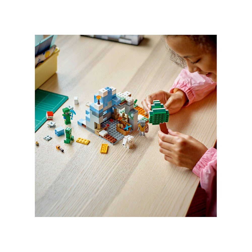 LEGO Minecraft -  Piscurile inghetate 21243, 304 piese