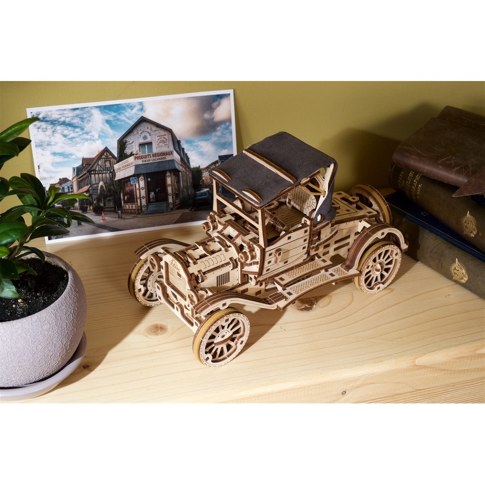 UGEARS - Mașină retro UGR-T, model mecanic