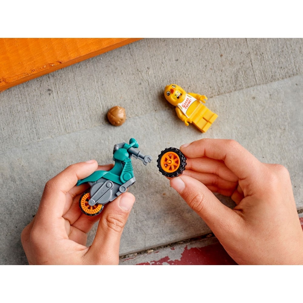 LEGO City -  Motocicleta de cascadorii Gaina 60310, 10 piese
