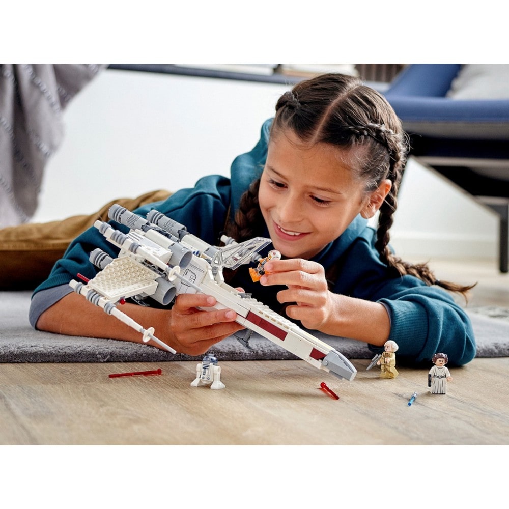 LEGO Star Wars -  Nava X-Wing al lui Luke Skywalker 75301, 474 piese