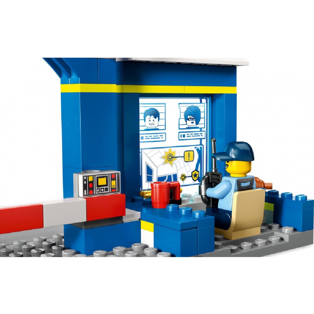 LEGO City Urmarire la sectia de politie 60370, 172 piese