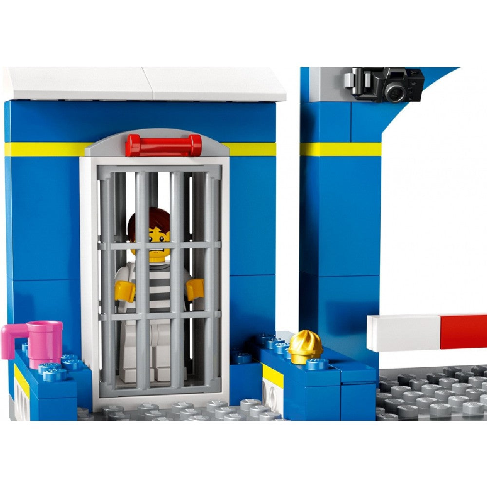 LEGO City Urmarire la sectia de politie 60370, 172 piese